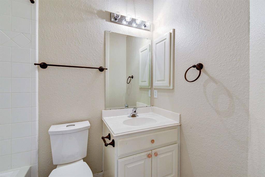 Huge Gameroom offers Upstairs Balcony!