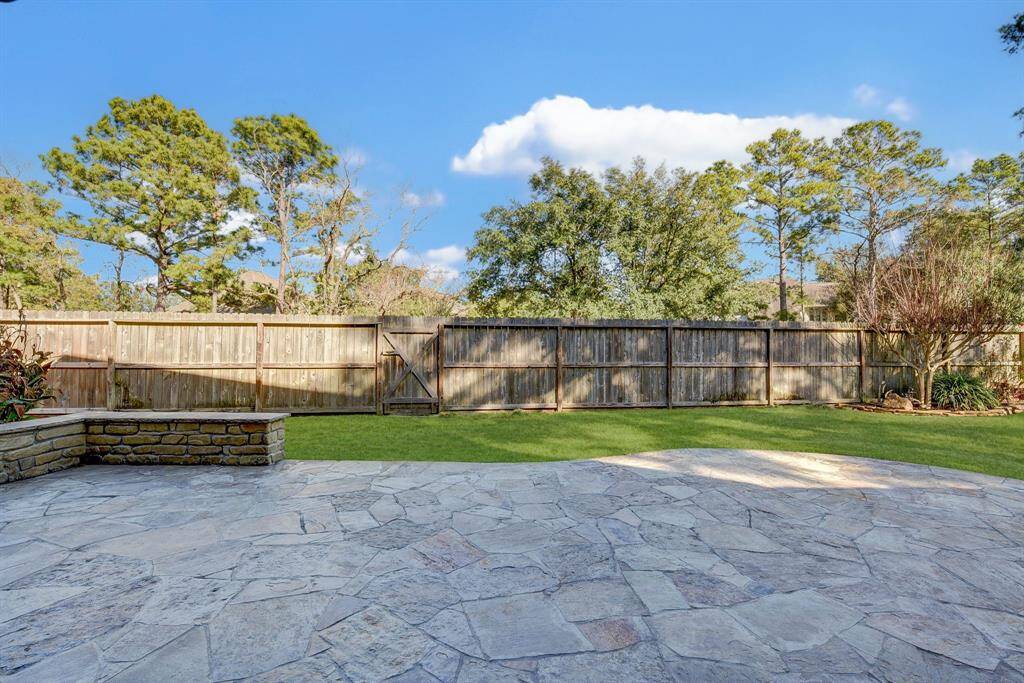 Plenty of yard space too