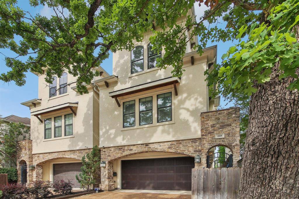 Gorgeous 3 story home located in the heart of Houston!