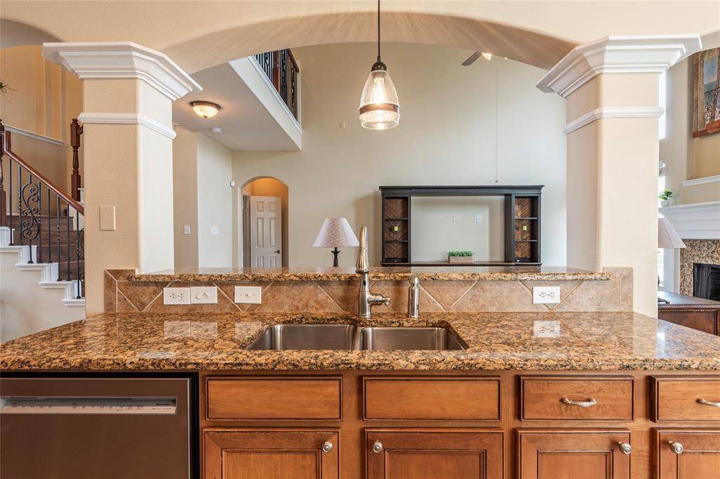 Stainless steel undermount double sink with hi/lo breakfast bar.
