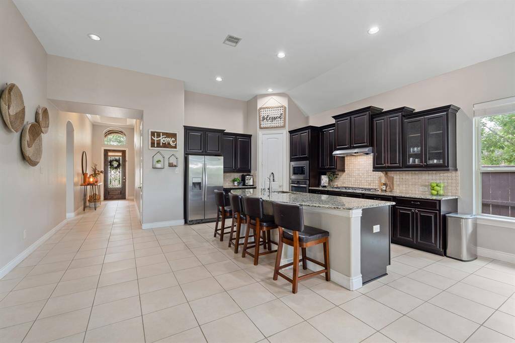 Gourmet kitchen