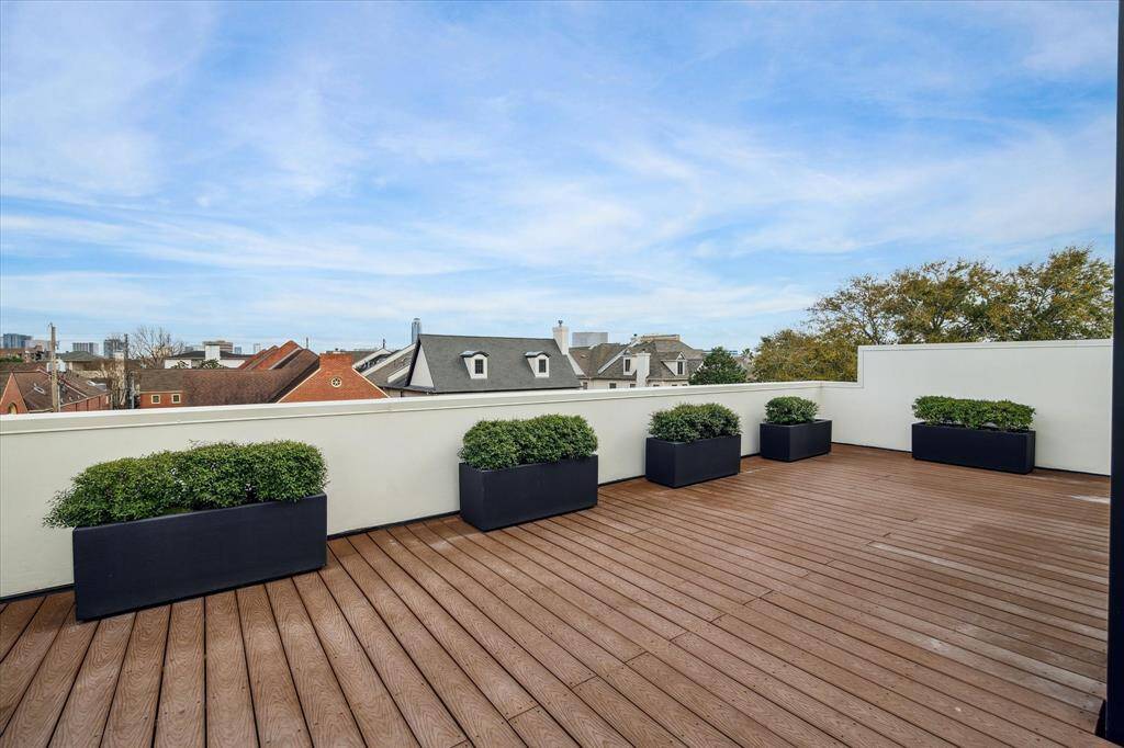 515 square foot roof top deck !!! The city views are great !!