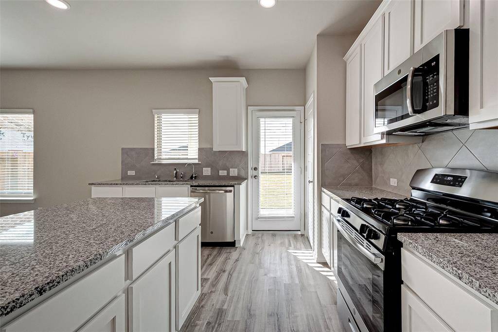 Enjoy a gas range and lots of natural light