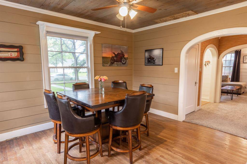 Inviting dining room