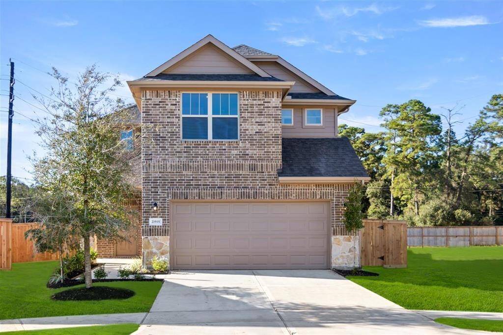 This beautifully designed new construction seamlessly blends modern aesthetics with the warmth of home, featuring elegant finishes that catch the eye and inspire relaxation.