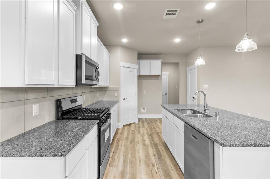 Whether you’re a seasoned chef or a novice just learning the ropes, this kitchen invites you to unleash your culinary creativity and savor every moment spent within its inviting walls.