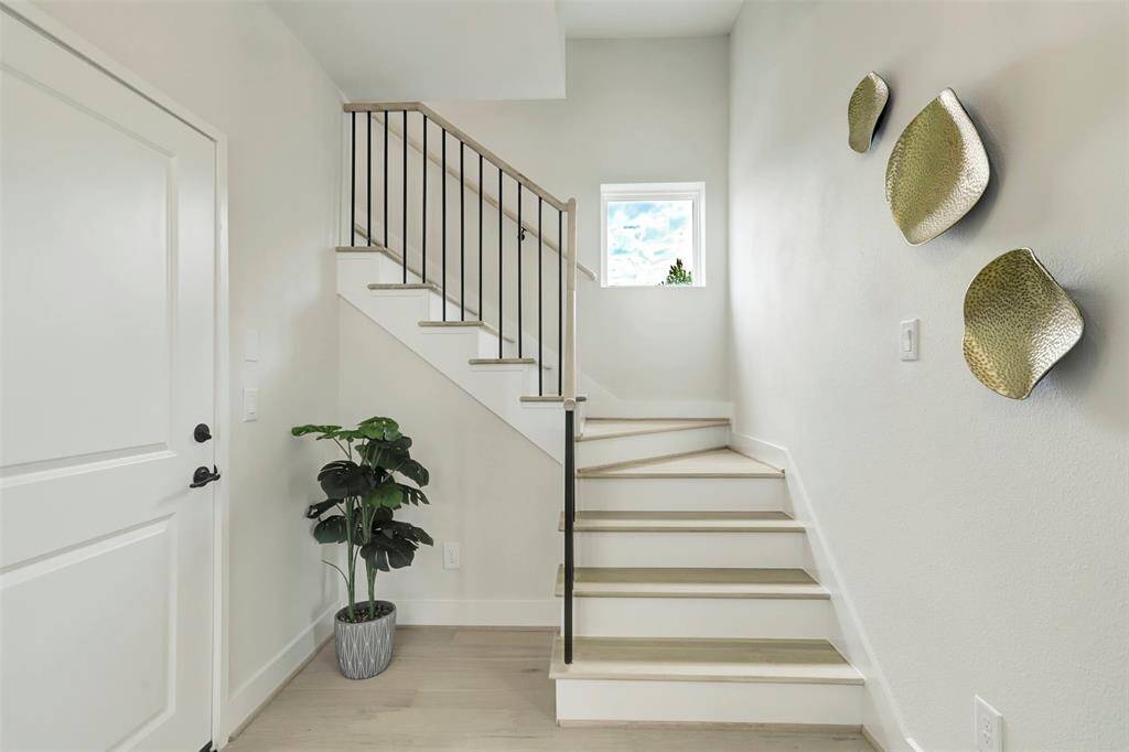 Entry way stairs leading to the 2nd floor