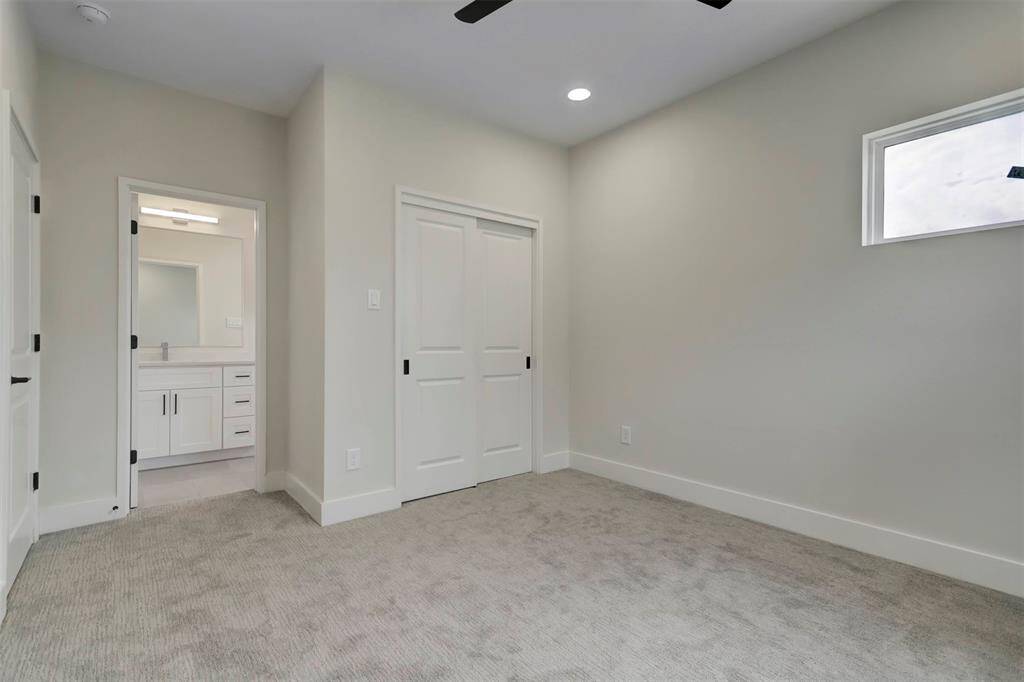 3rd floor large 3rd bedroom w/ en-suite bathroom