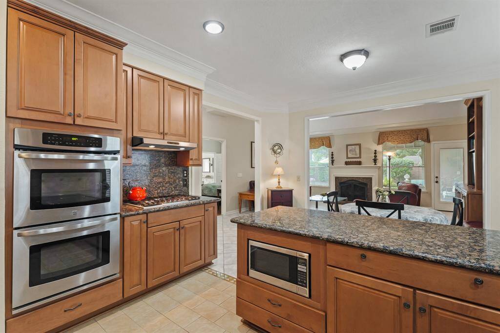 Kitchen with double oven and gas stove