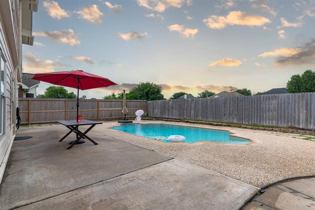 Enjoy the pool this summer with no back neighbors