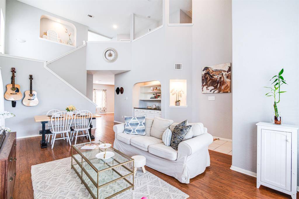Open concept and tall ceilings