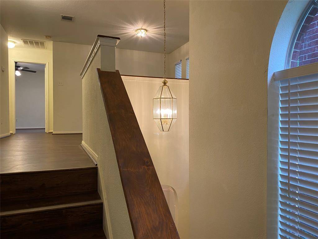 14.STAIRCASE LANDING PIC2