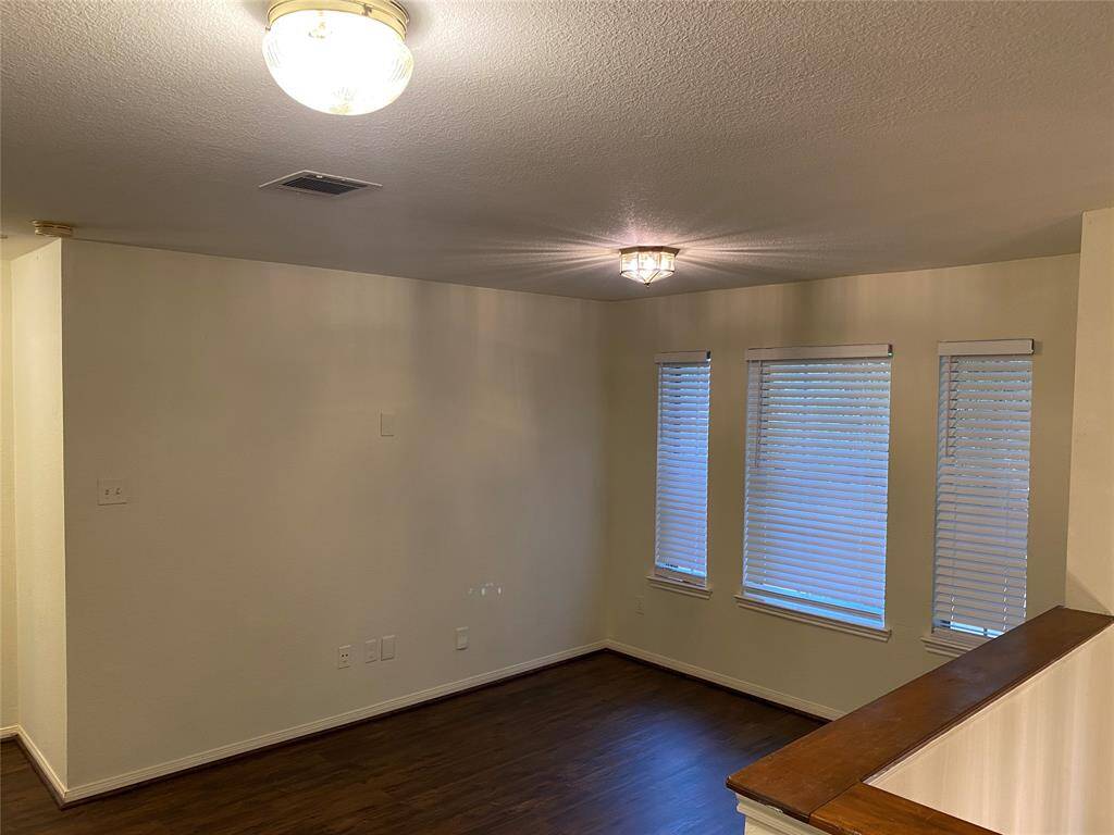 15.FAMILY ROOM PIC1