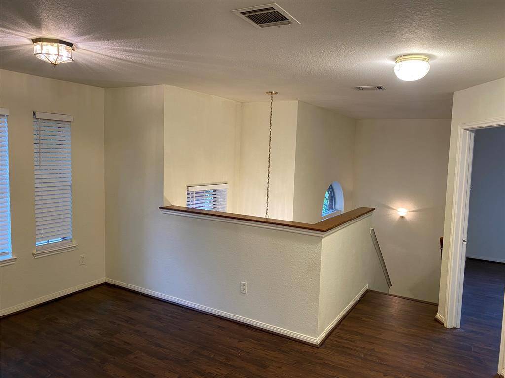 17.FAMILY ROOM PIC3