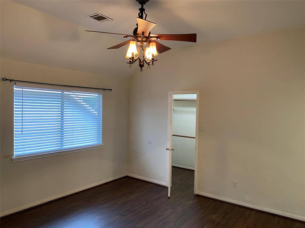 19.MASTER BEDROOM