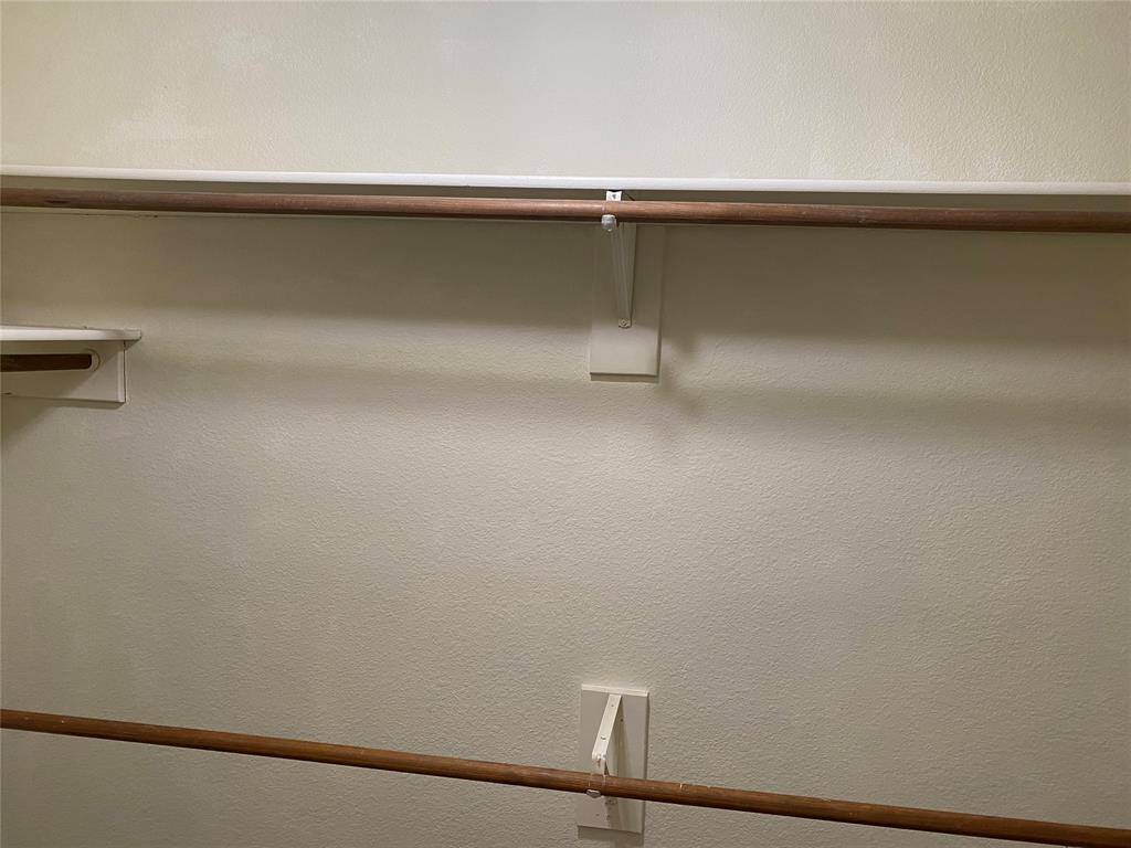 20.MASTER BEDROOM CLOSET1 PIC1