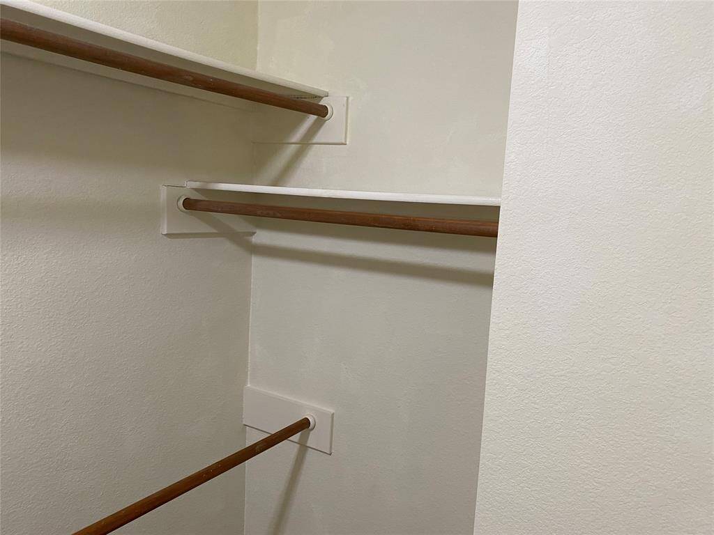 21.MASTER BEDROOM CLOSET1 PIC2
