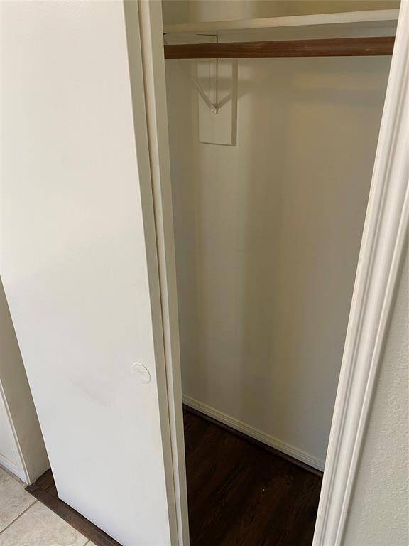 26.MASTER BEDROOM CLOSET2 PIC1