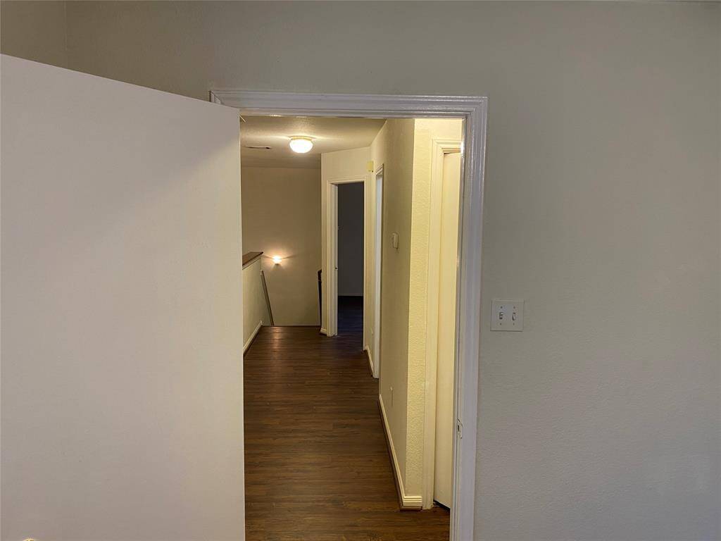 32. UPSTAIRS PASSAGE AREA