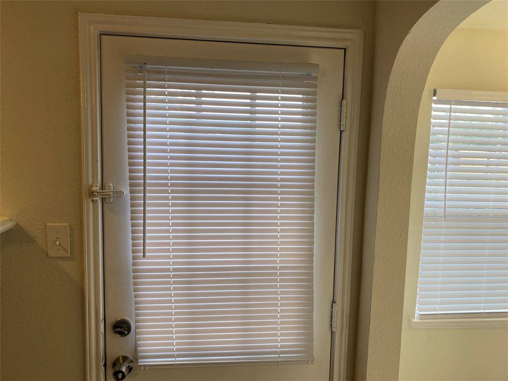 36.HOUSE BACKDOOR