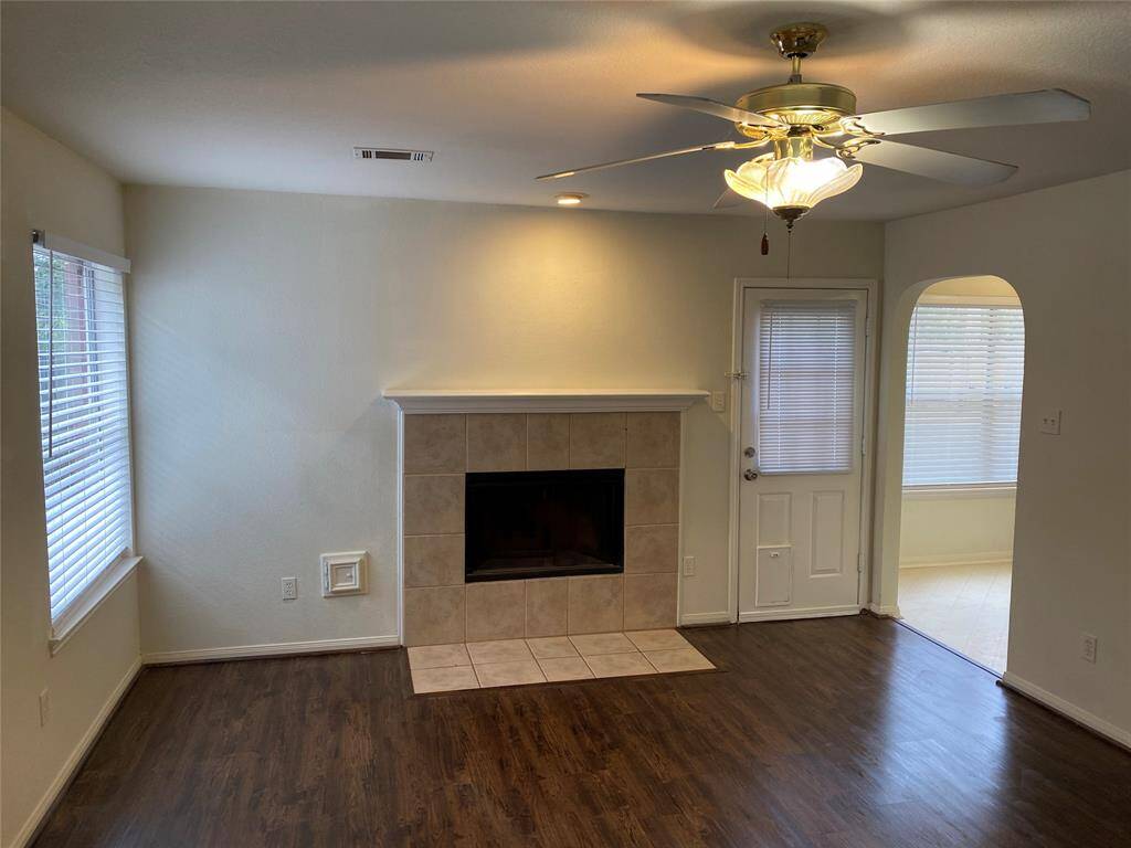 4.MAIN LIVING ROOM PIC1