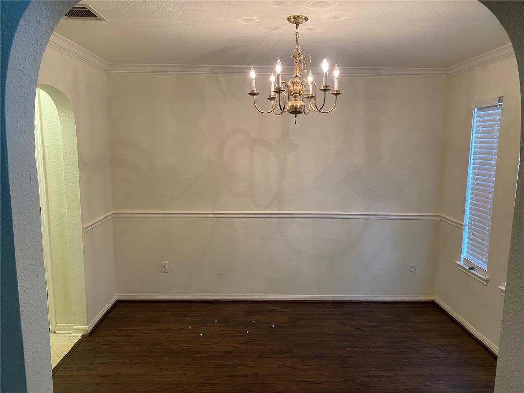 8.DEN AREA PIC1