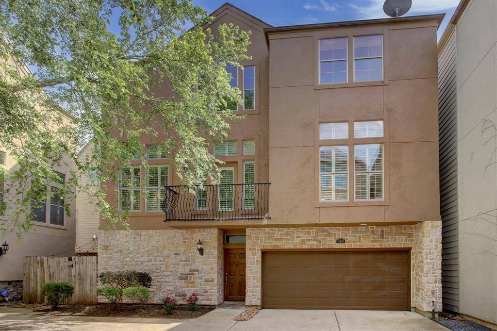 Wonderful curb appeal!