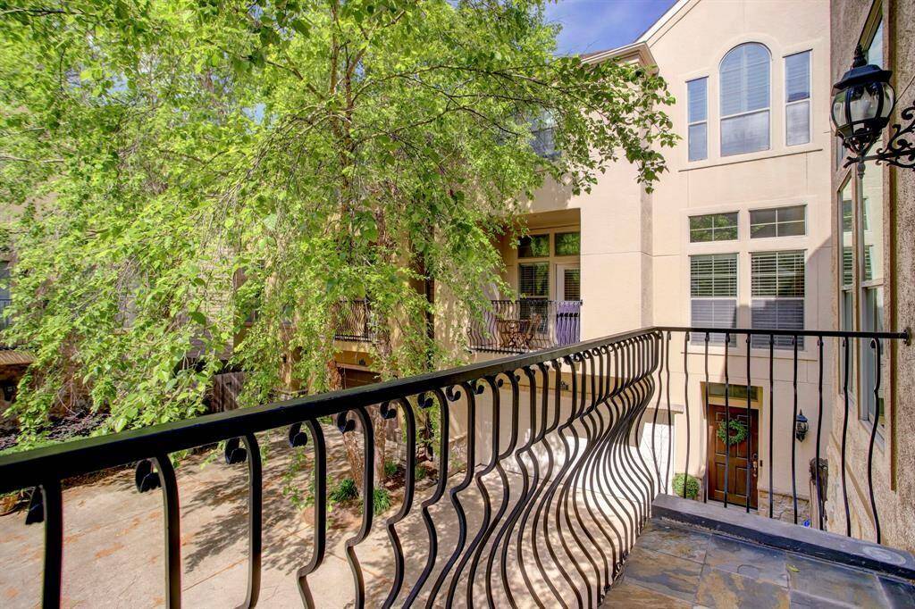 balcony