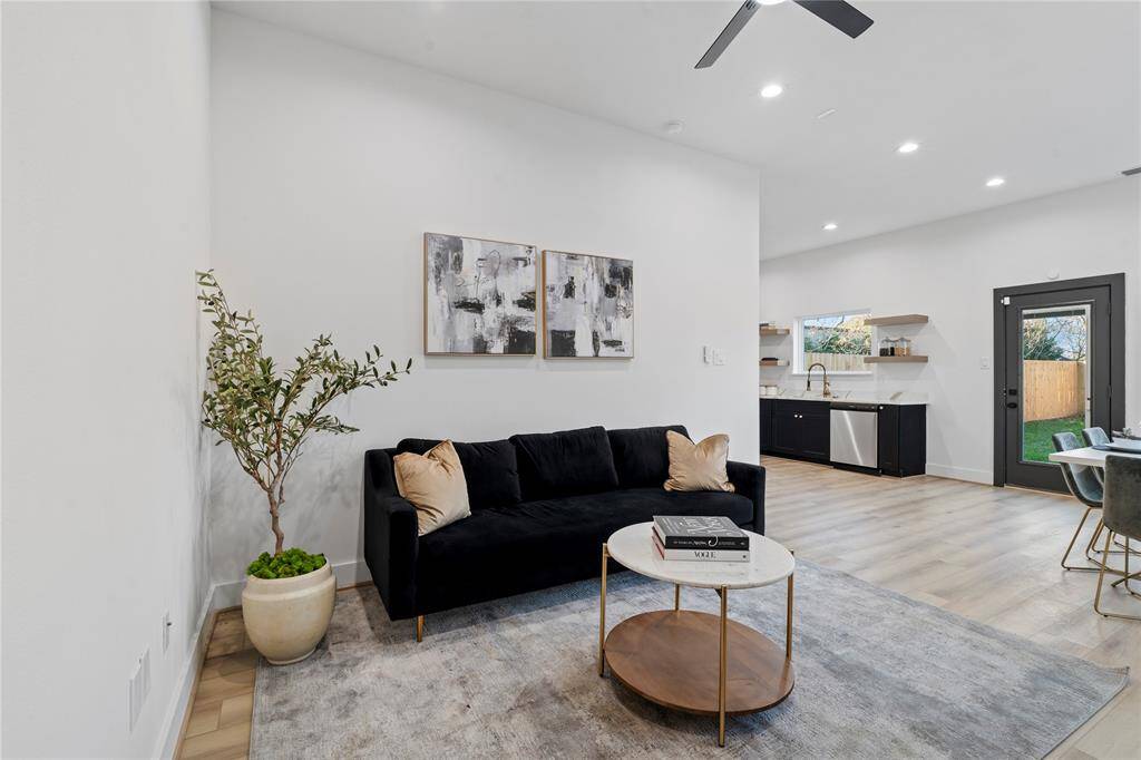 As you step into this bright and airy living space, soaring ceilings and an open layout immediately create a welcoming atmosphere, perfect for both comfort and entertaining.