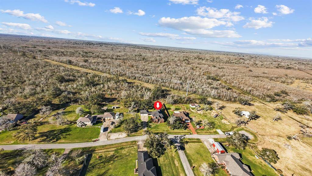 The location of this home provides both privacy and convenience, while being just a short drive from nearby amenities and the heart of Brazoria. Whether you're looking to build your dream home or invest in a beautiful piece of land, this picturesque setting offers endless possibilities