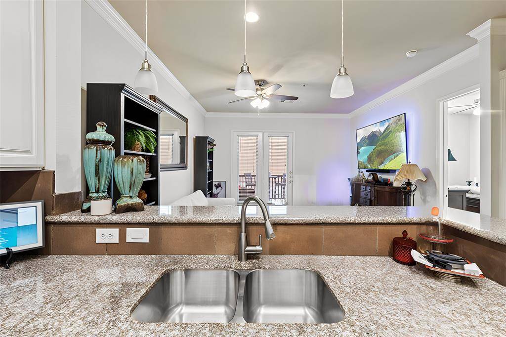 Designer lighting above the breakfast bar, add a touch of elegance to your kitchen.