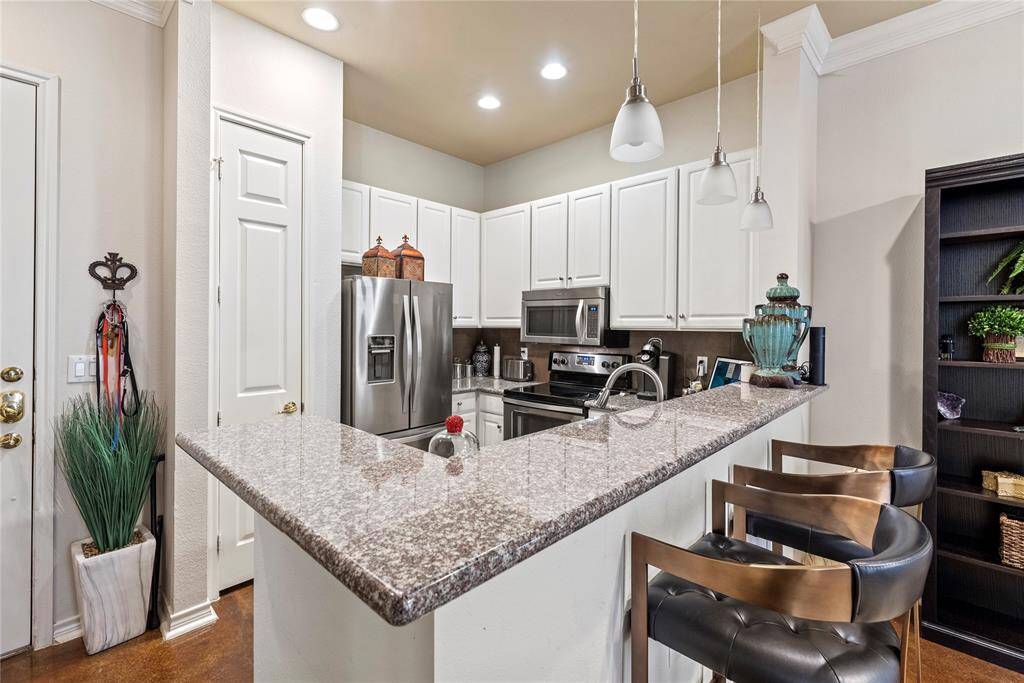 The breakfast bar provides the perfect “dine-in” option.