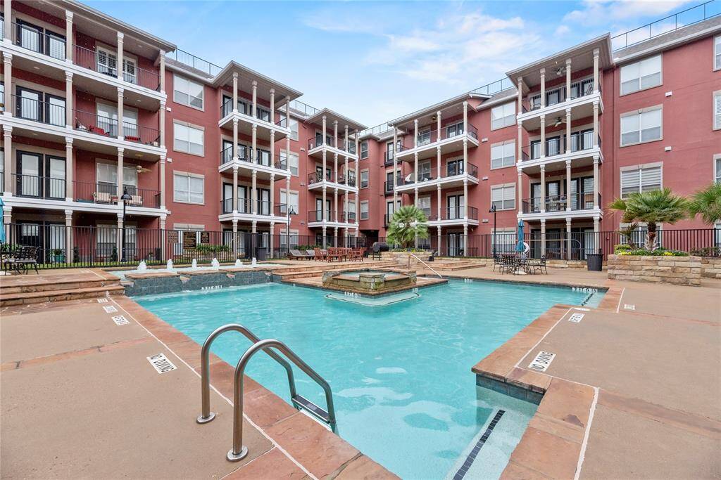 The resort style pool and spa. Catch some sun and enjoy the week-ends!