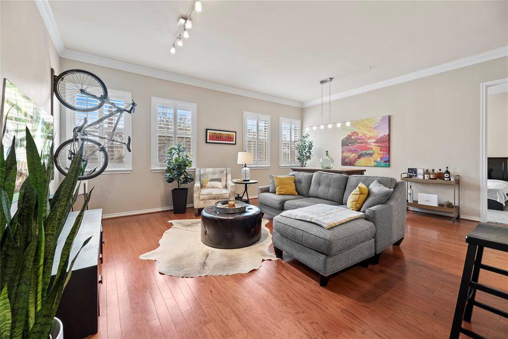 You are going to love the open feel this home has. Kitchen, breakfast area and living room flow together easily.