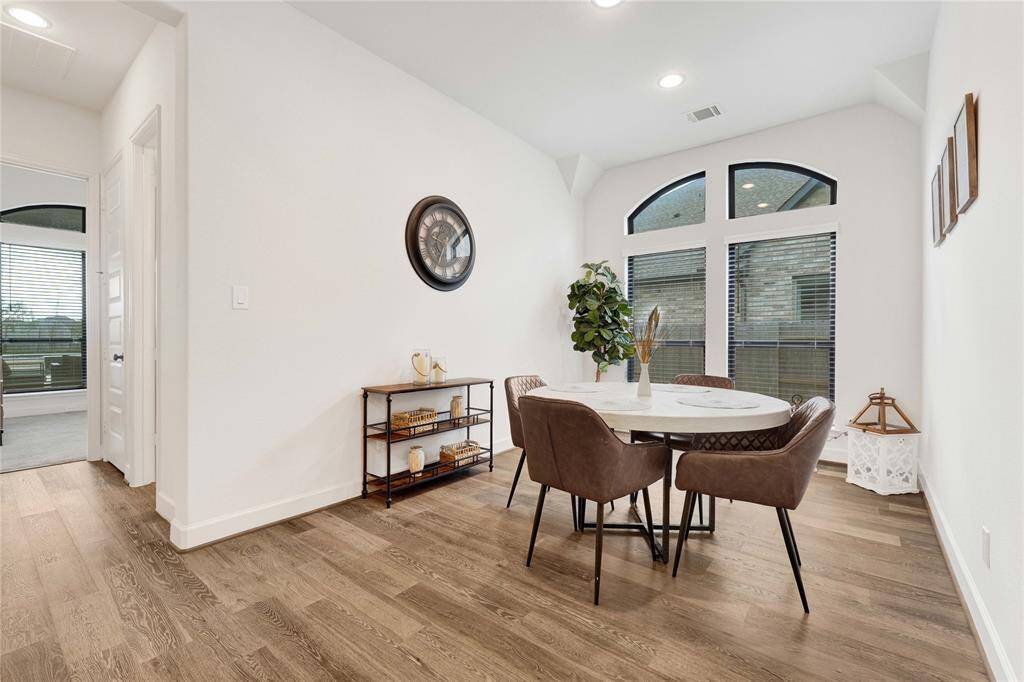 Specious and functional breakfast area.