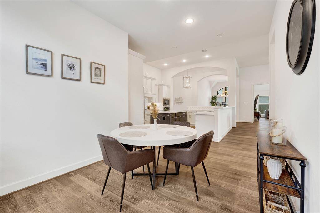 Specious and functional breakfast area.