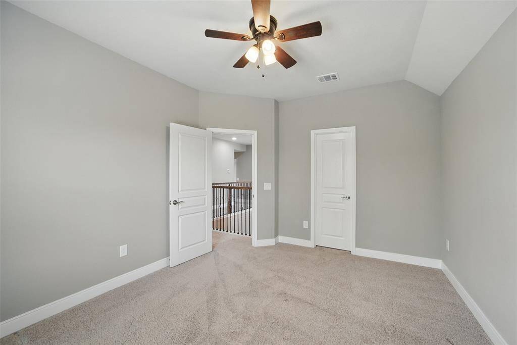 2nd bedroom upstairs w/ ceiling fan