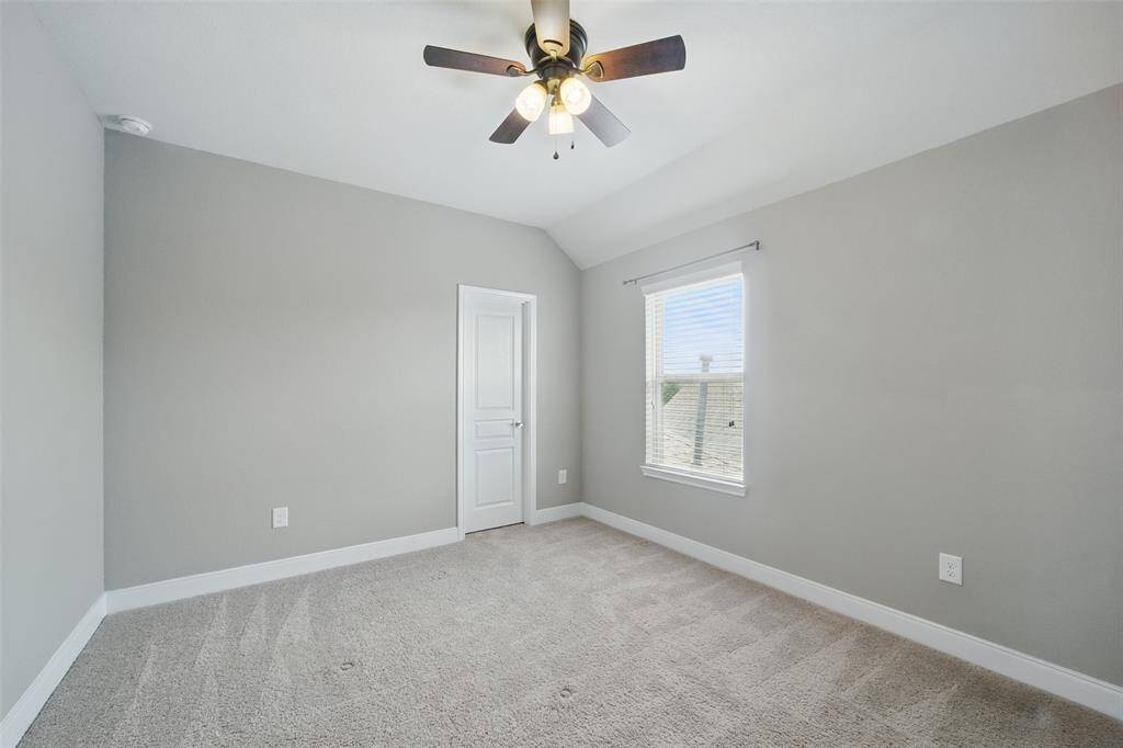 4th bedroom w/ ceiling fan.