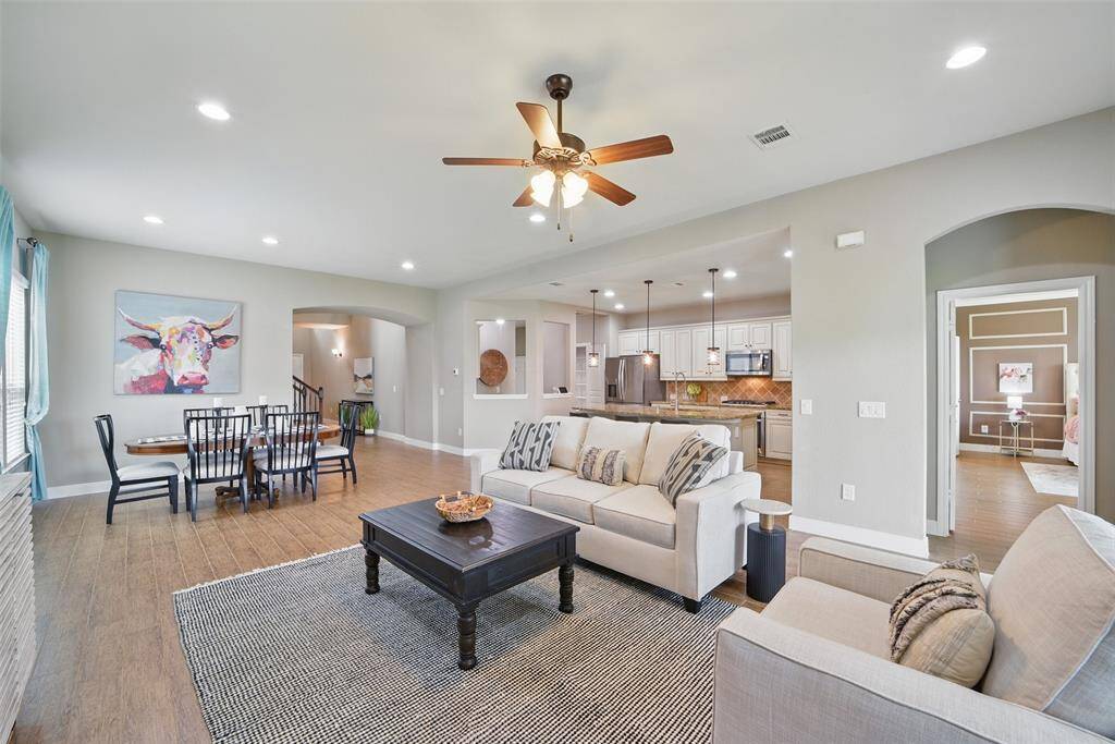 All area's open to the kitchen.