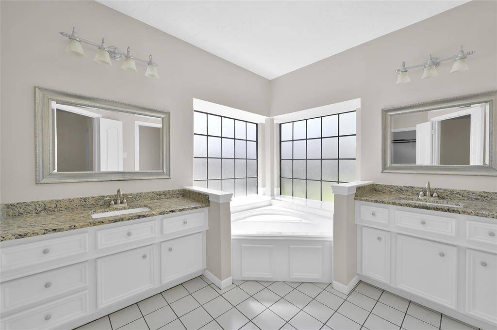 Primary en-suite Bathroom with separated double sinks