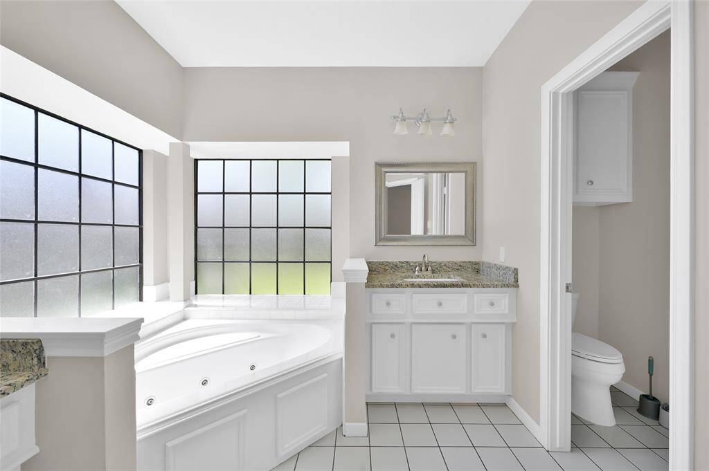 Large corner soaking tub with jets.