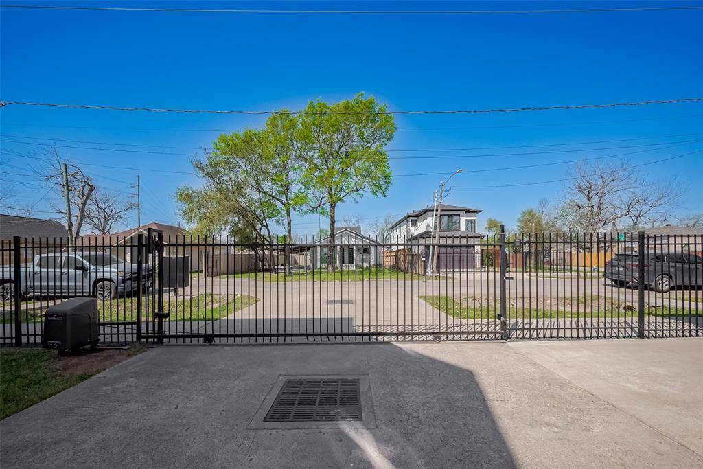 Enjoy added peace of mind with this secure gated entry and private driveway, offering both convenience and safety in a well-maintained, easily accessible setting.
