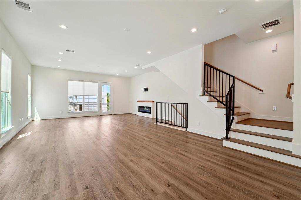 There is a front balcony off the living area!
