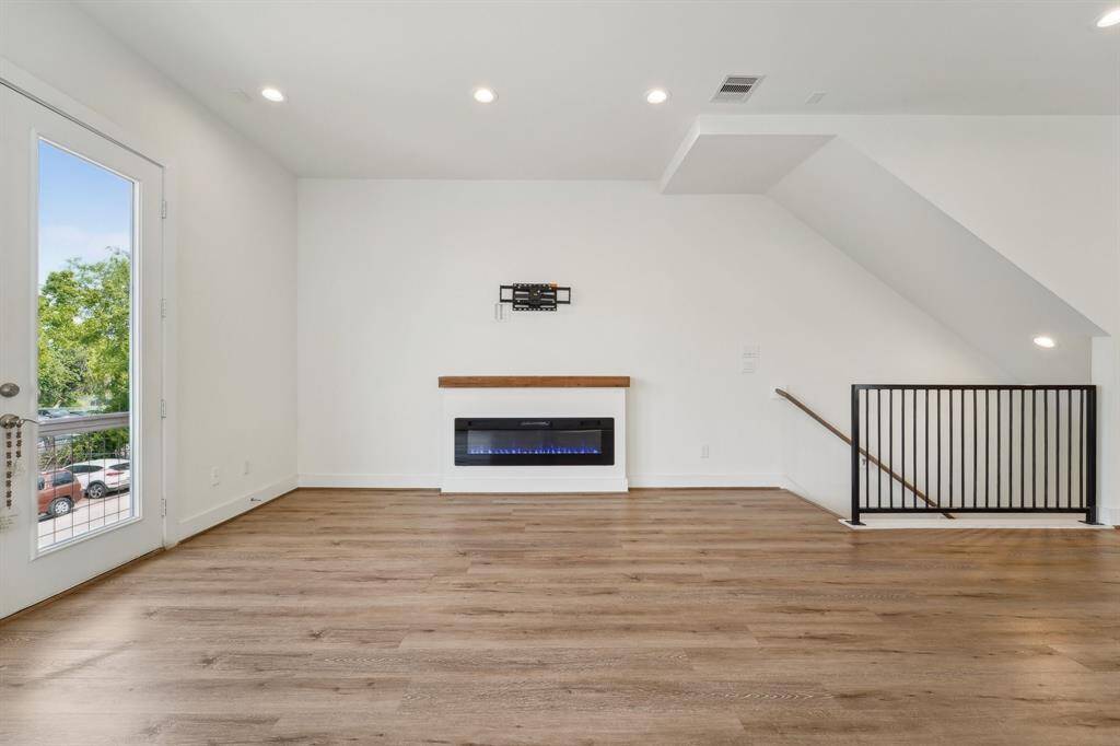 There is a front balcony off the living area!