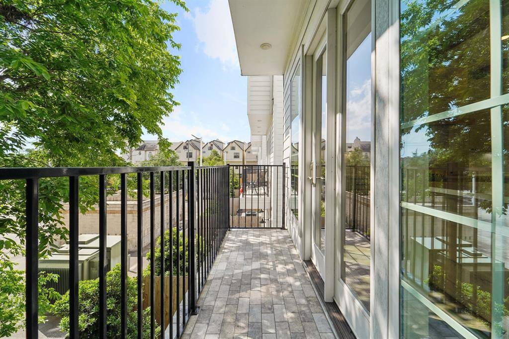 Right off the kitchen step onto your private balcony and enjoy your favorite drink!