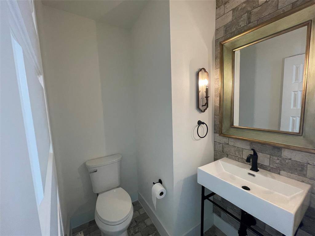 1/2 bath