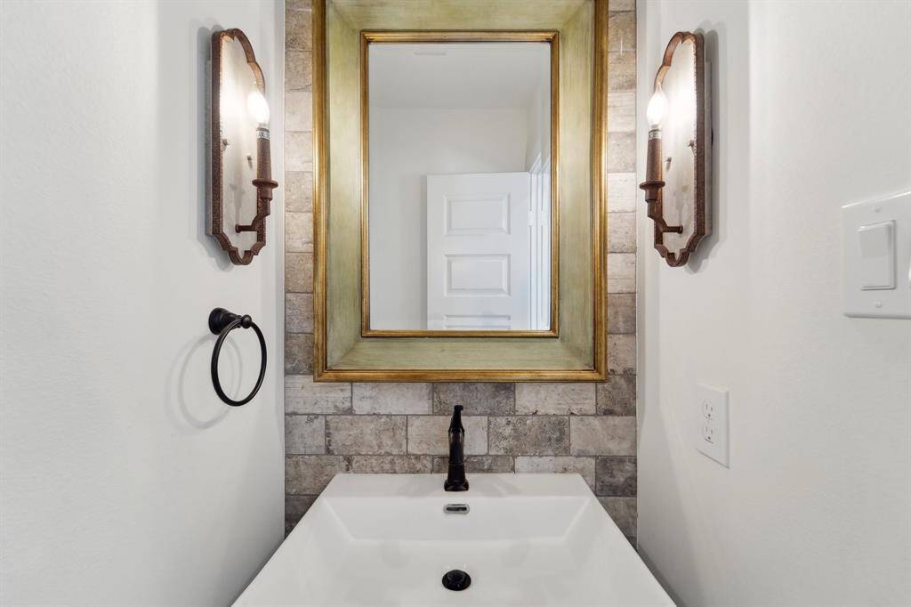 1/2 bath for guests