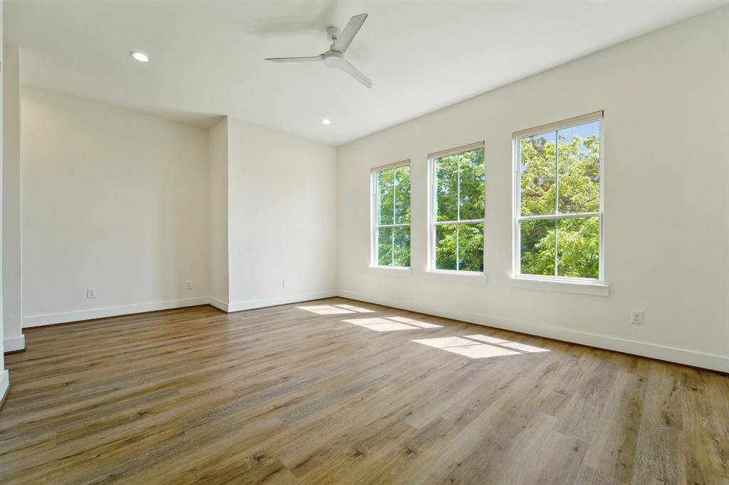 Tons of natural light! Pull down blinds on all windows!