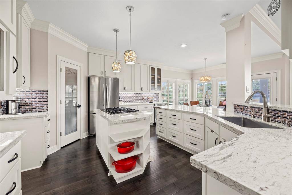 The kitchen is where inspiration, creativity, and exploration thrive. In this kitchen your possibilities are endless.