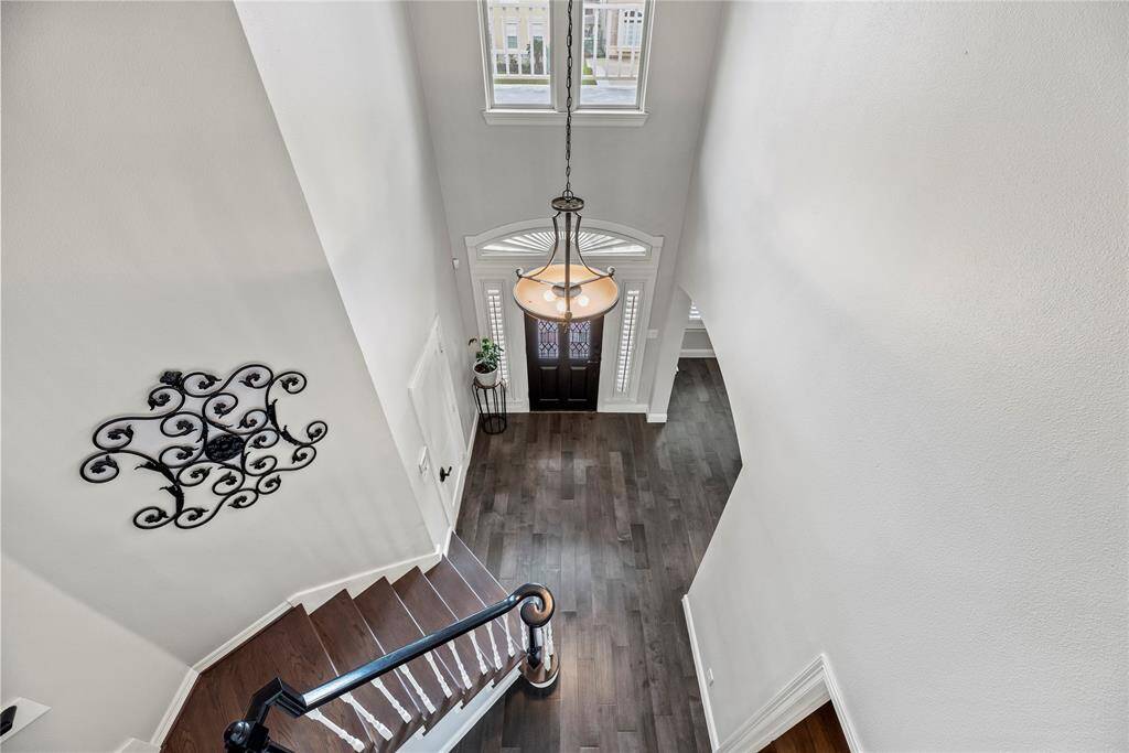 The beauty of your home doesn't just stay outside. The masterful design of the house continues as soon as you walk through the door.